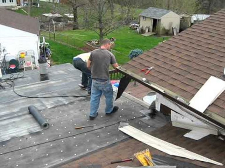 7 Silent Roof Repair Signs That Can’t Be Overlooked